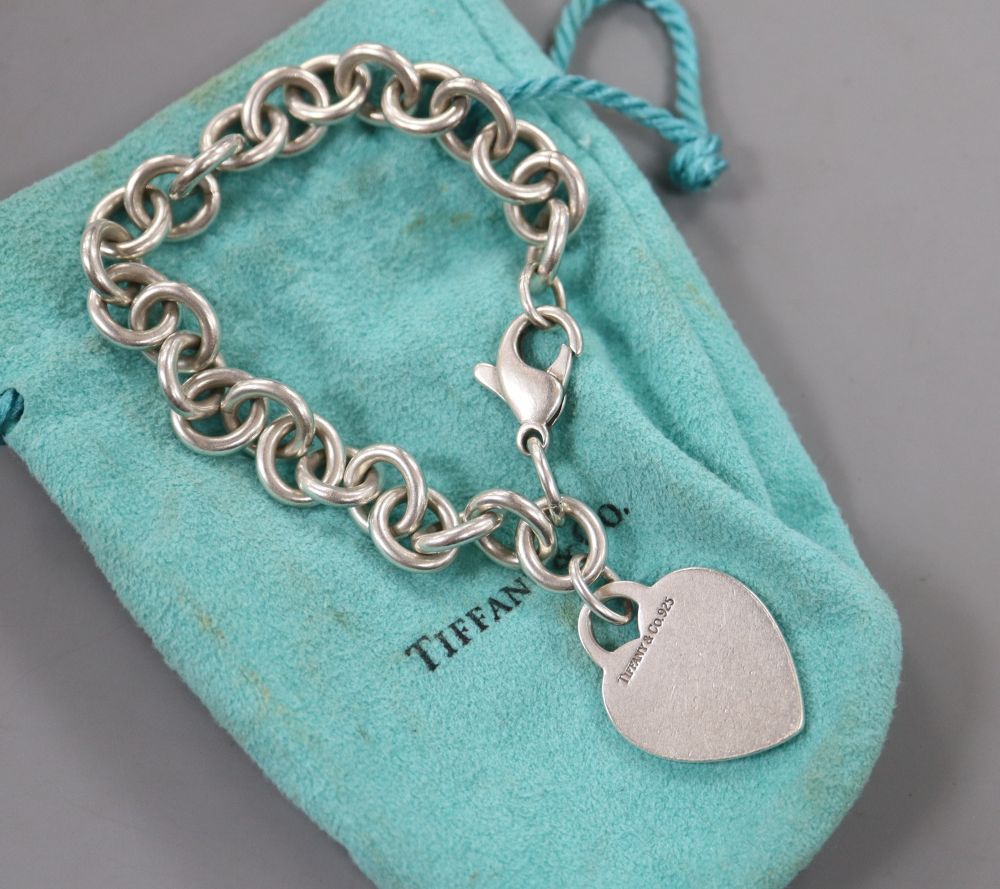 A modern Tiffany & Co 925 bracelet with signed heart shaped tag, 35 grams.